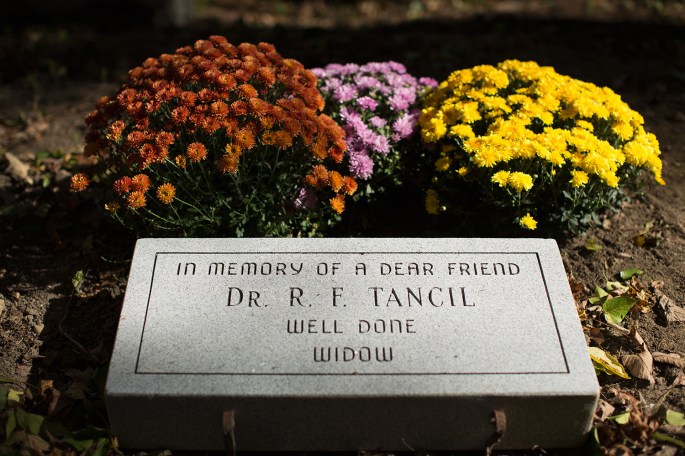 web_export_20161022_east_end_cemetery_tancil_stone_dedication_and_beauty_0142