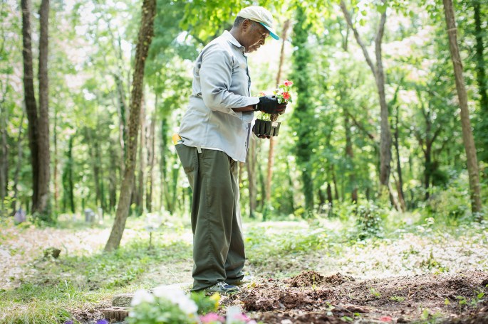 Web_export_20170529_East_End_Cemetery_Memorial_Day_5D2_0053